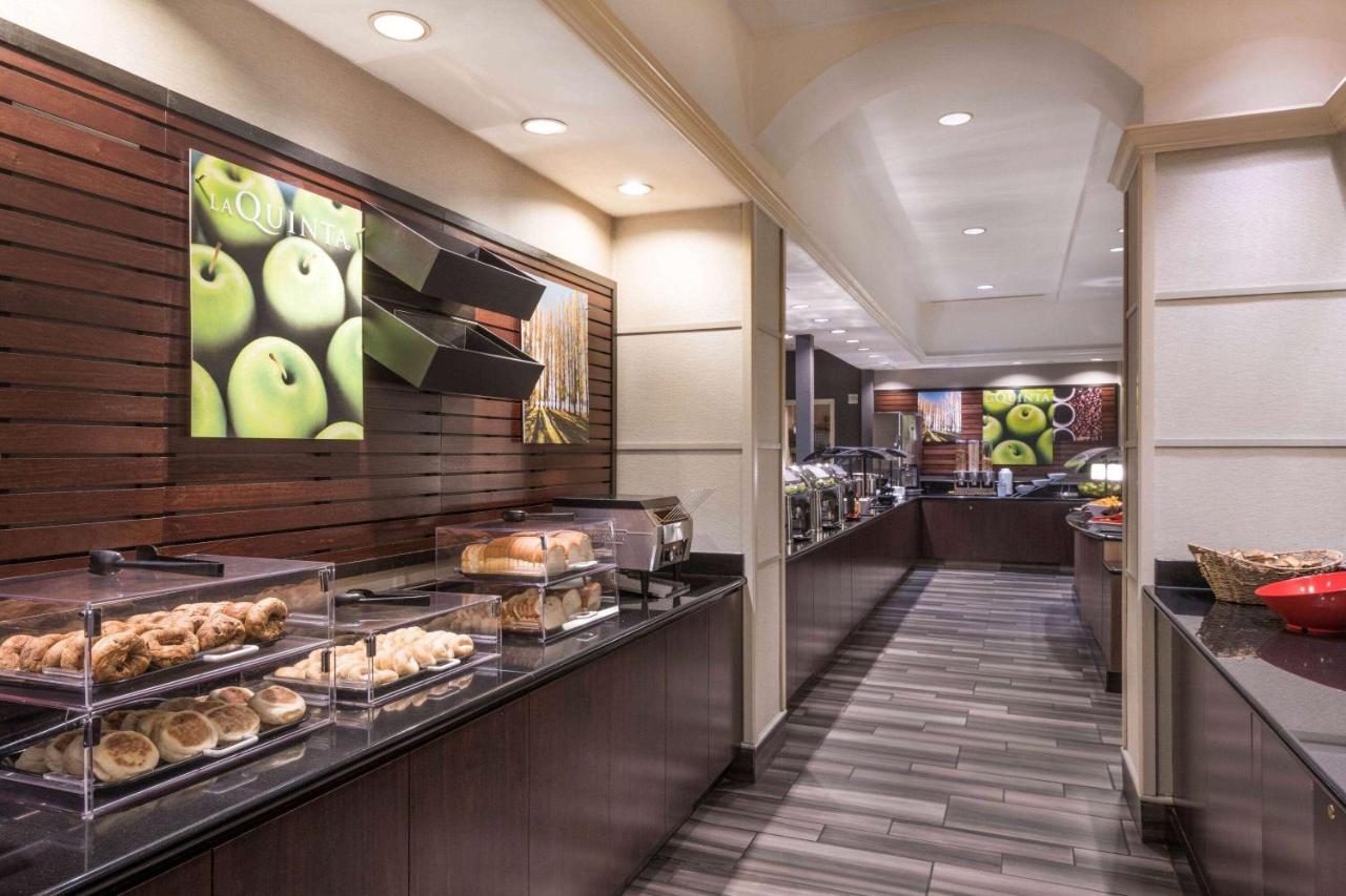 La Quinta Inn & Suites By Wyndham San Antonio Riverwalk מראה חיצוני תמונה
