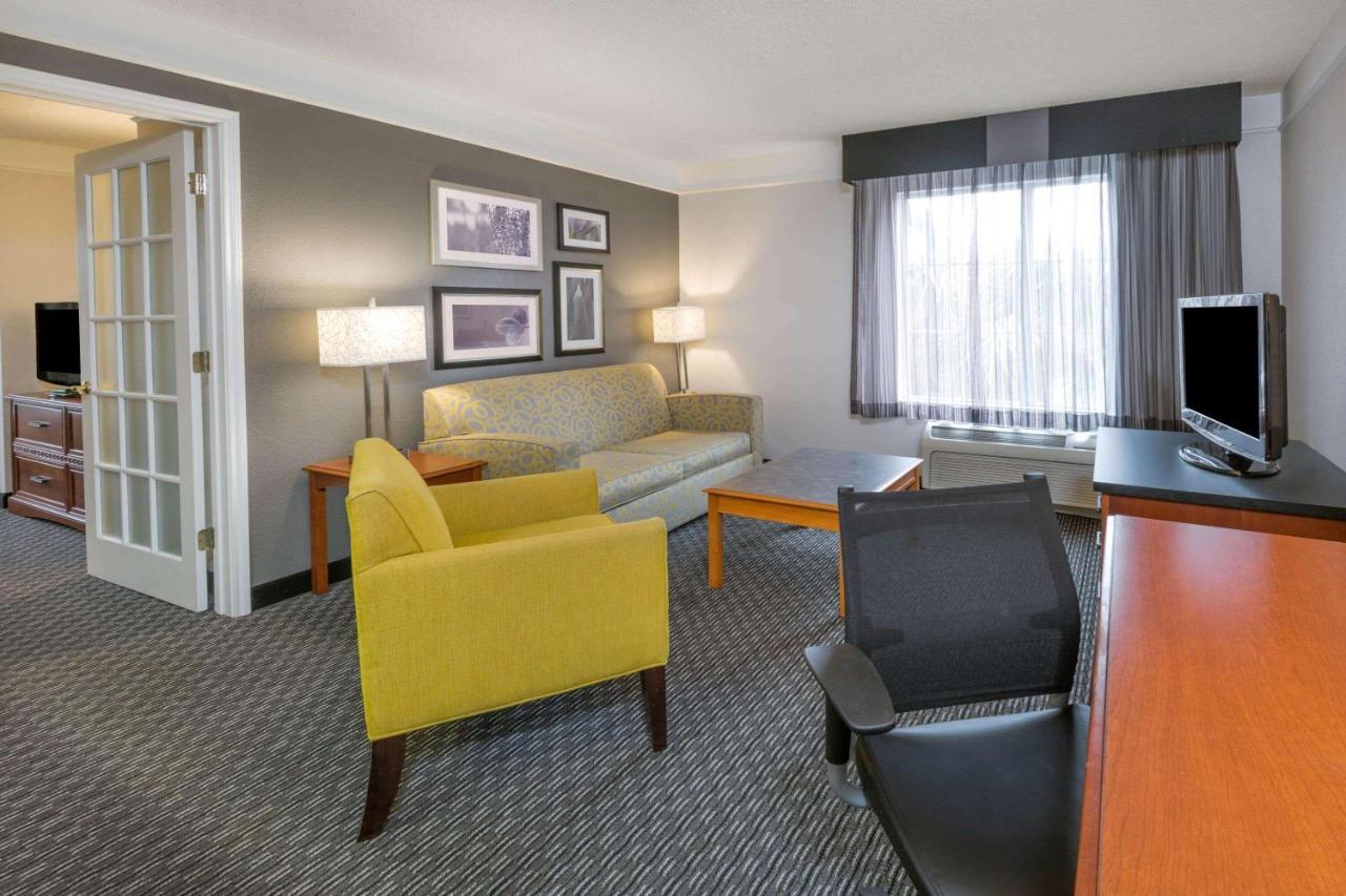La Quinta Inn & Suites By Wyndham San Antonio Riverwalk מראה חיצוני תמונה