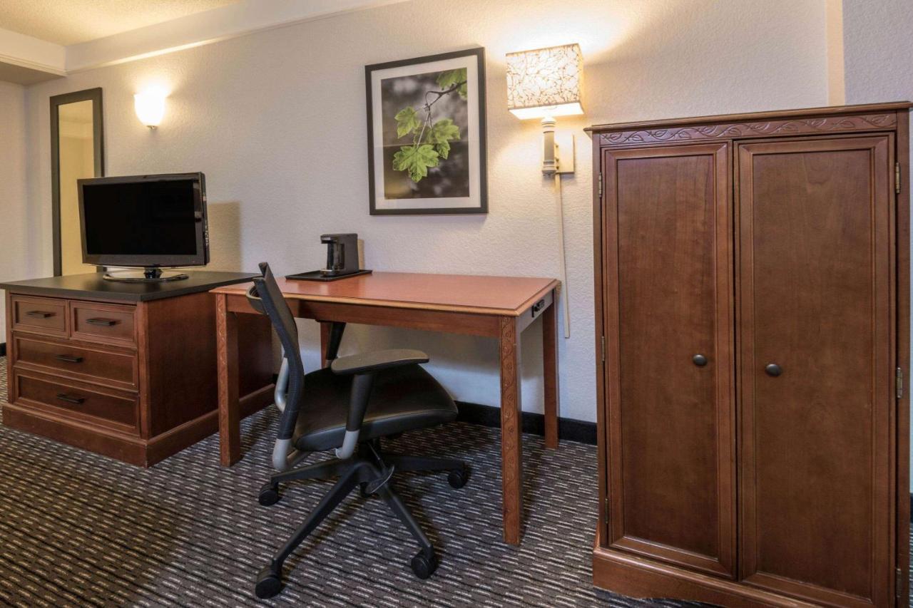 La Quinta Inn & Suites By Wyndham San Antonio Riverwalk מראה חיצוני תמונה