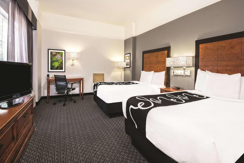 La Quinta Inn & Suites By Wyndham San Antonio Riverwalk מראה חיצוני תמונה