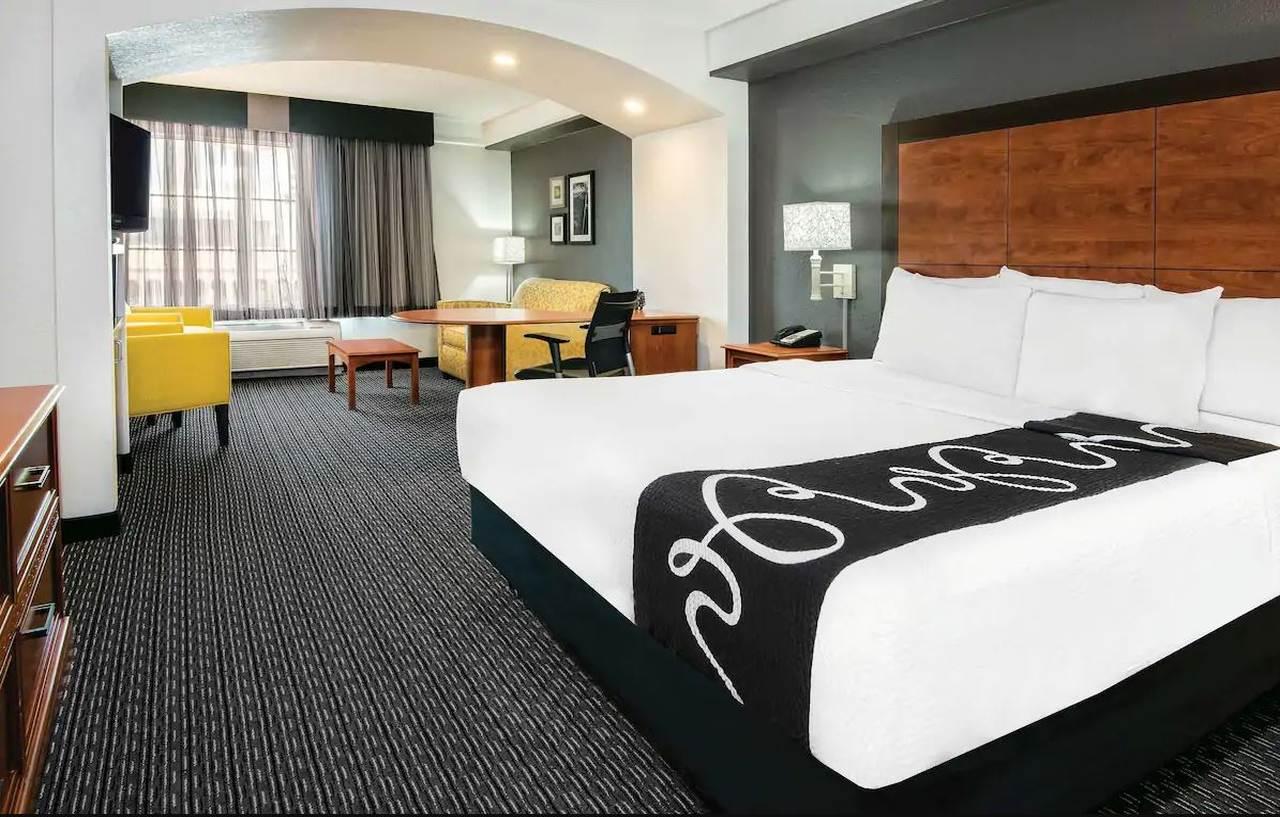La Quinta Inn & Suites By Wyndham San Antonio Riverwalk מראה חיצוני תמונה