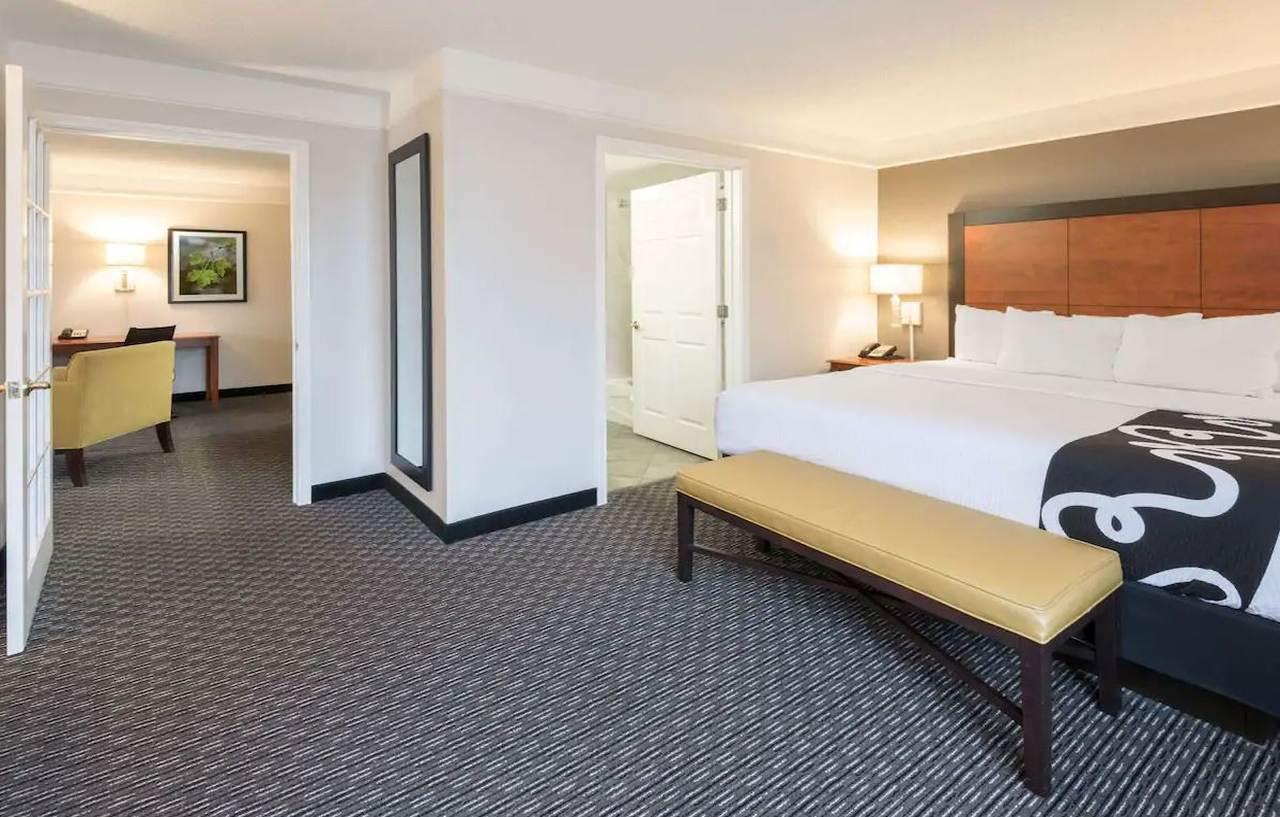 La Quinta Inn & Suites By Wyndham San Antonio Riverwalk מראה חיצוני תמונה
