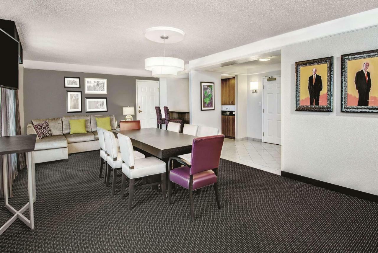 La Quinta Inn & Suites By Wyndham San Antonio Riverwalk מראה חיצוני תמונה