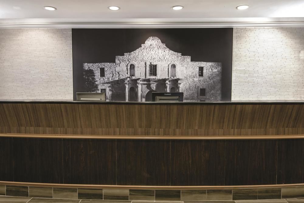 La Quinta Inn & Suites By Wyndham San Antonio Riverwalk מראה חיצוני תמונה