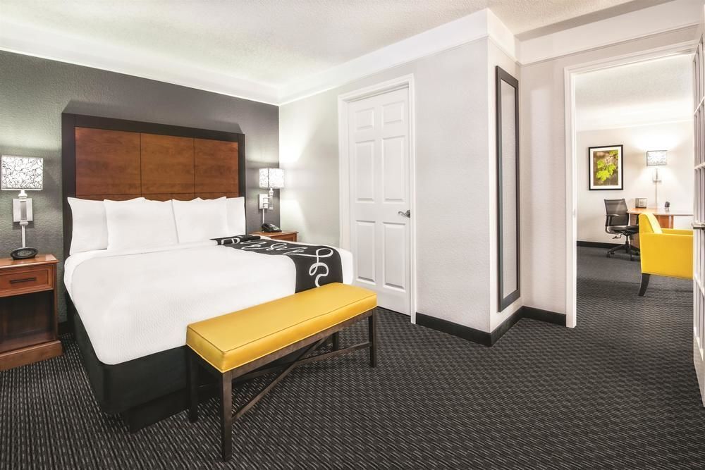 La Quinta Inn & Suites By Wyndham San Antonio Riverwalk מראה חיצוני תמונה